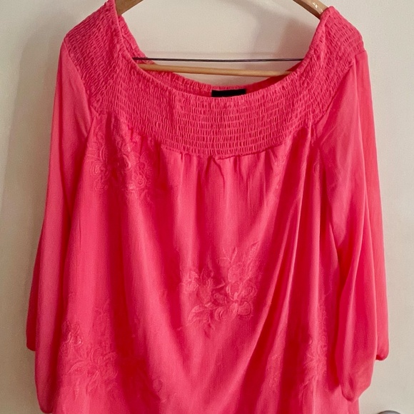 Embroidered peach chiffon top - Picture 4 of 4